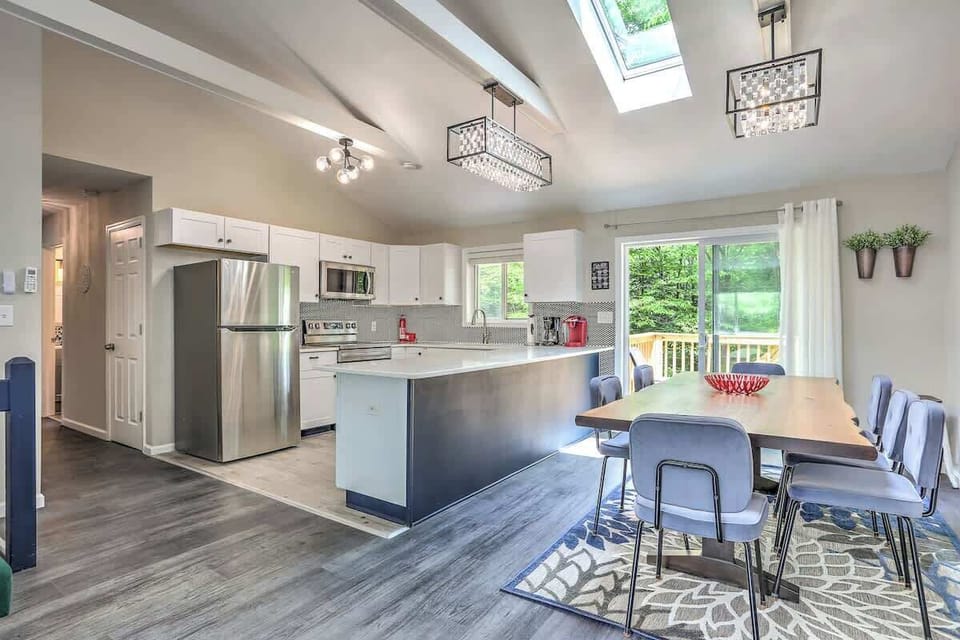 Fully equipped kitchen and massive dining table.
