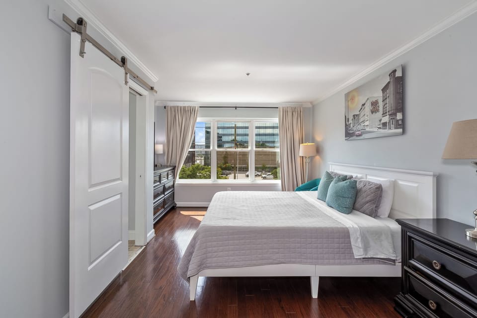 June 2026: Communication from host was excellent.  The condo was clean and had everything that we needed.  Location was great. Would definitely recommend.