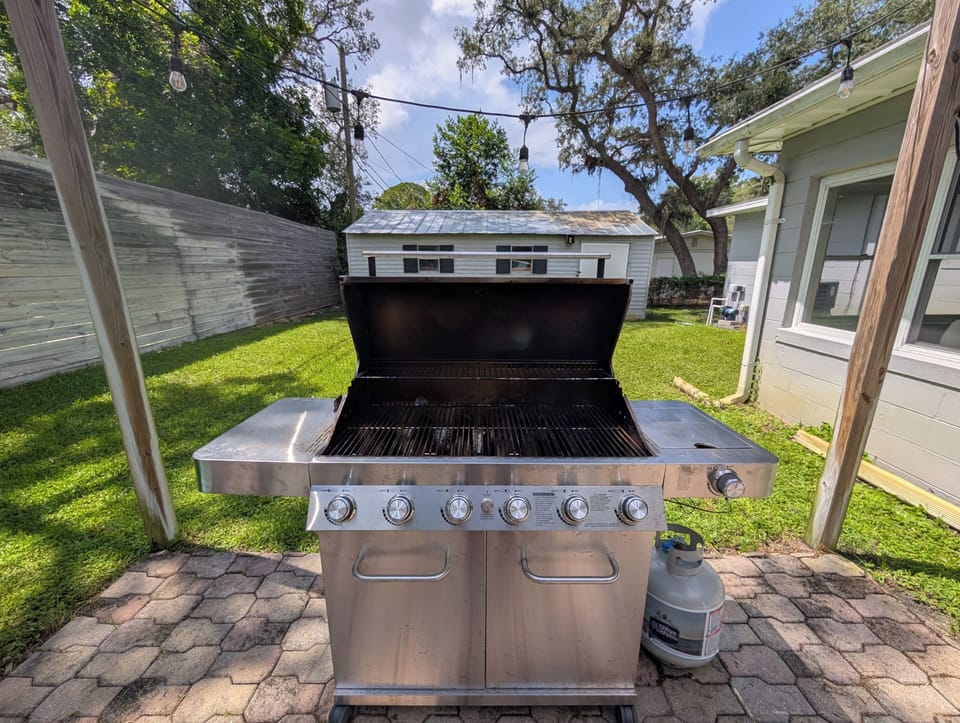 back yard grill with propane included 