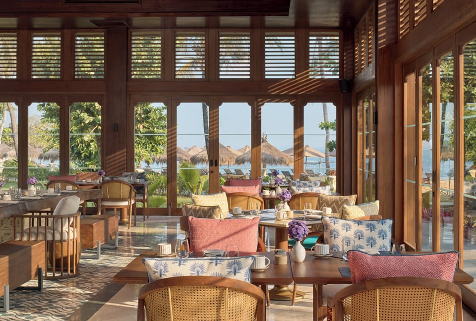 8 restaurants; breakfast, lunch, and dinner served