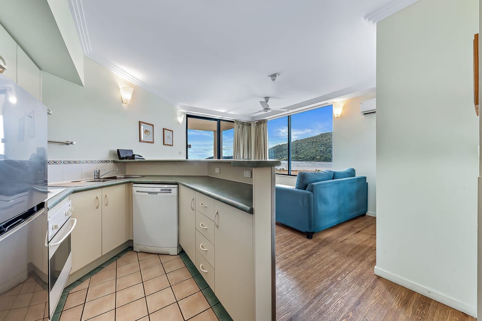 Basic Apartment | Private kitchen | Full-size fridge, microwave, oven, stovetop