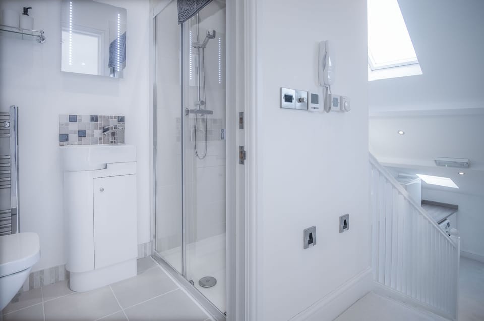 Skylark - 2 Bedroom Apartment - Tenby Apartment in Wales