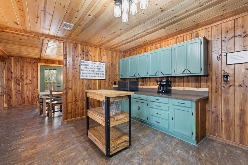 A combination regular drip/ Keurig coffee maker.   Pods are not provided.