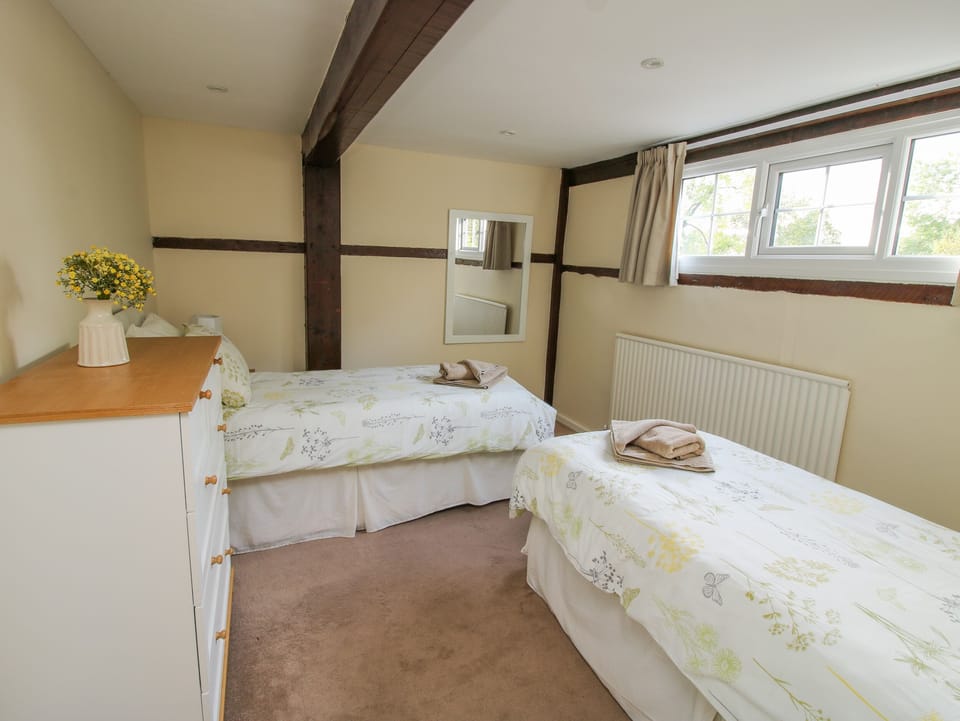 Cottage | 2 bedrooms, individually decorated, individually furnished, free WiFi