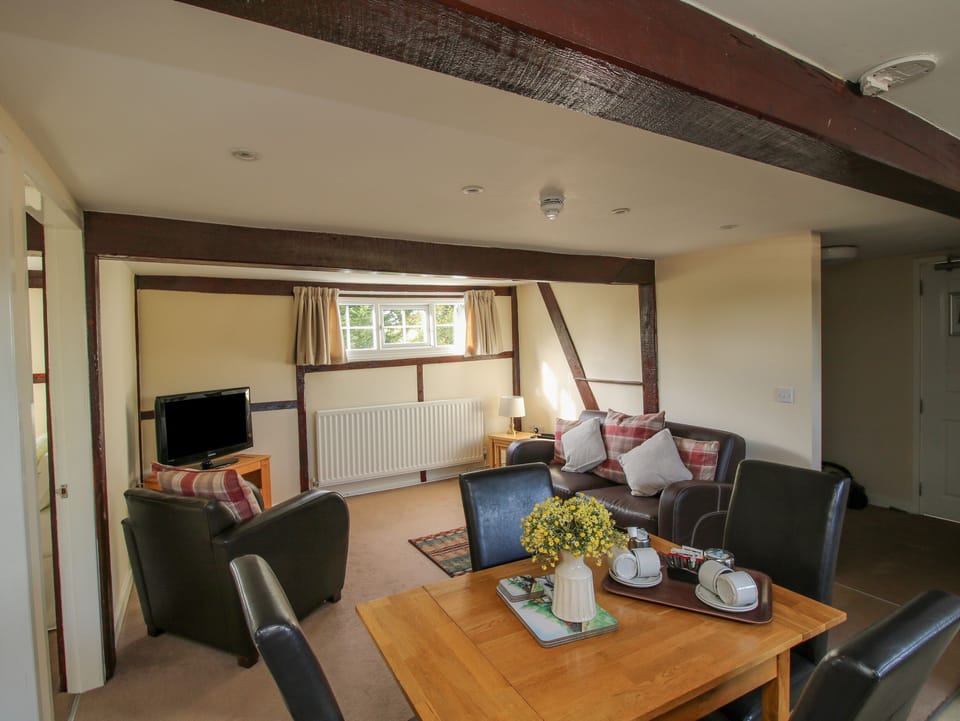 Cottage | Dining