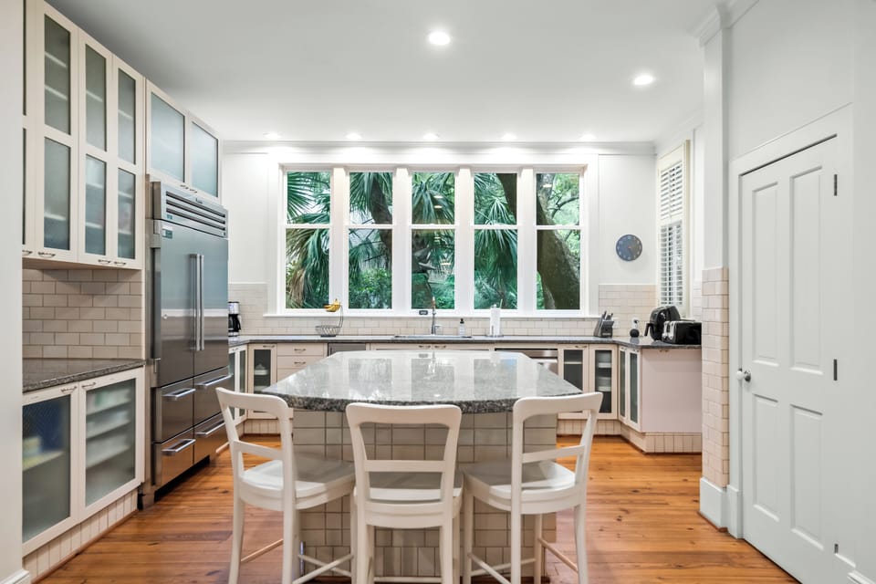 Kitchen/ 3 Bar Stools (1 Extra in Pantry)/ Large Walk in Food Pantry