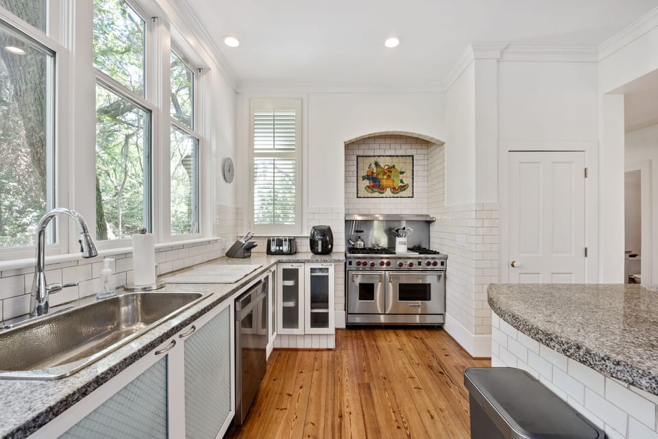 Wolf Oven/ Toaster/ AirFryer/ Farmhouse Sink/ Disposal/ Dishwasher