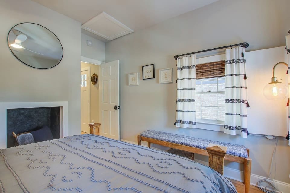 Luxurious hybrid memory foam queen sized mattress!