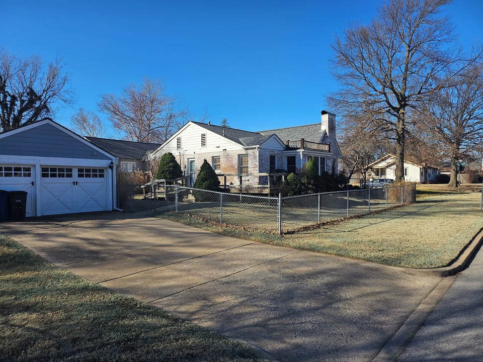 2-car driveway & backyard