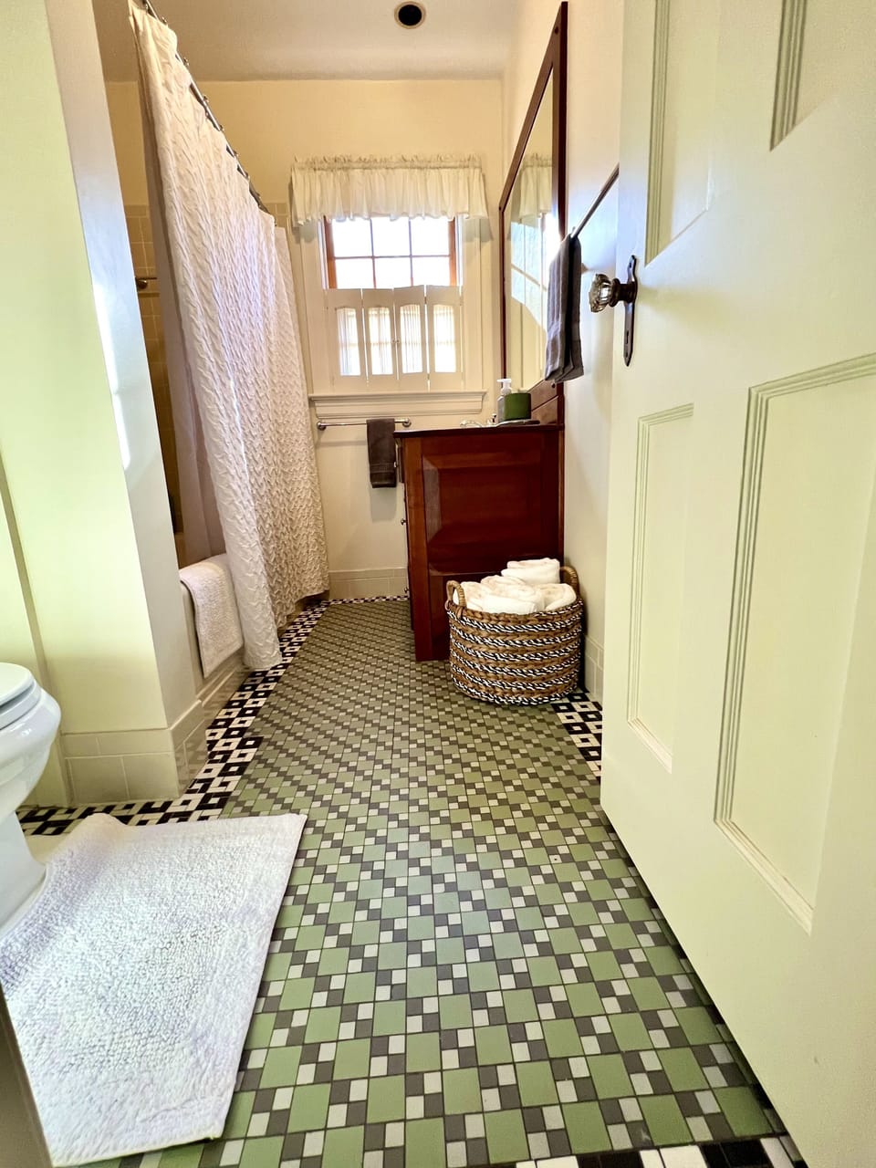 Bathroom w/ new vanity & mirror