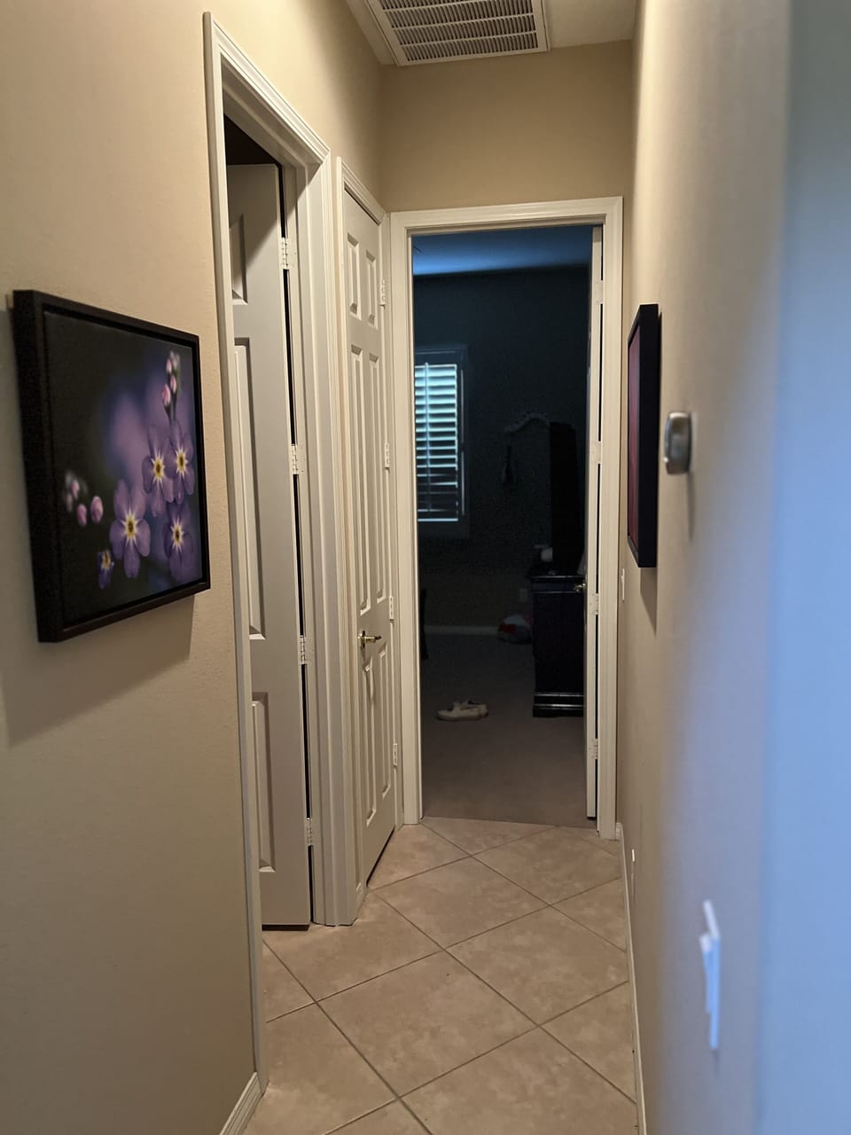 Hallway to 3rd bedroom 