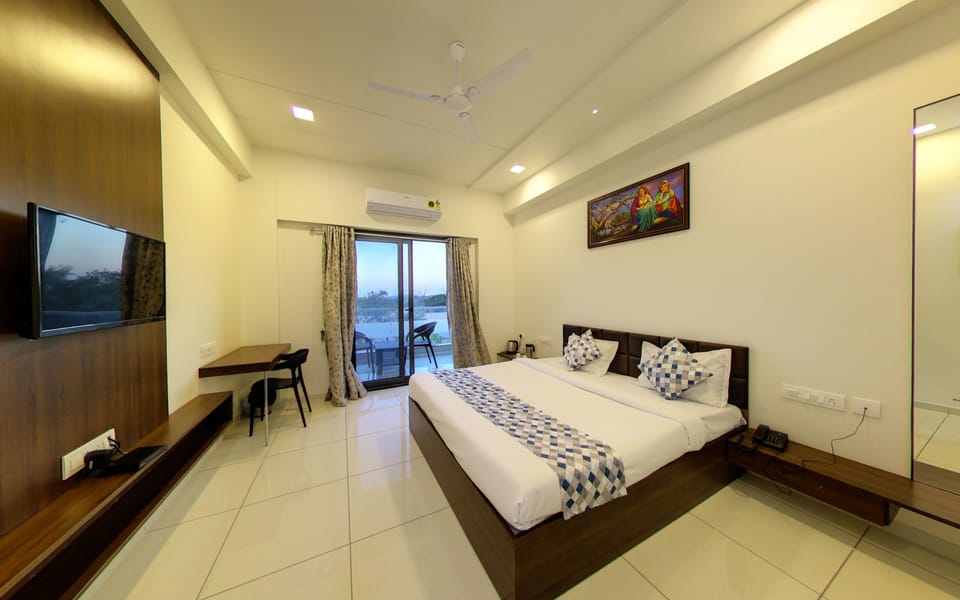 Luxury Room, Balcony | Premium bedding, down comforters, Select Comfort beds, free WiFi