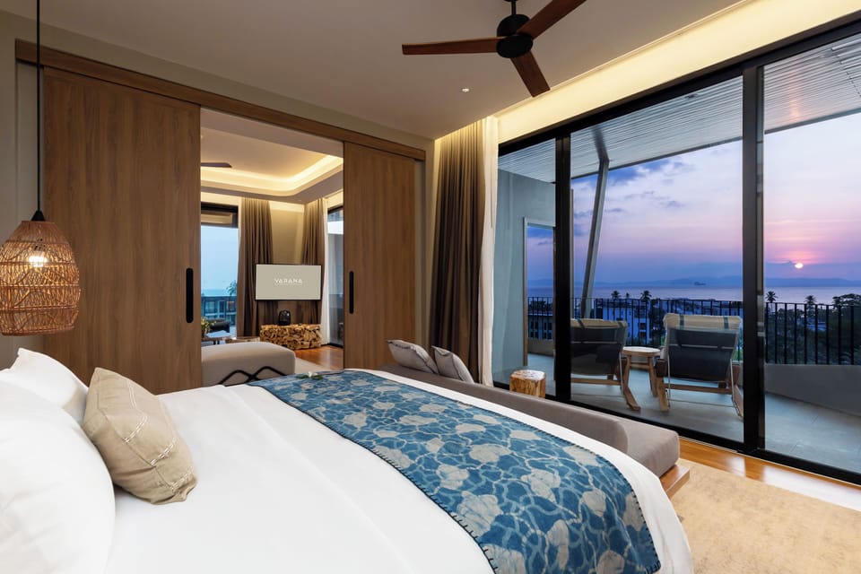 Premium bedding, down comforters, minibar, in-room safe