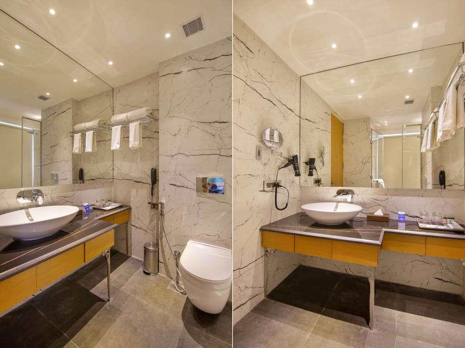 Deluxe Room, 1 King Bed | Bathroom | Shower, rainfall showerhead, free toiletries, towels