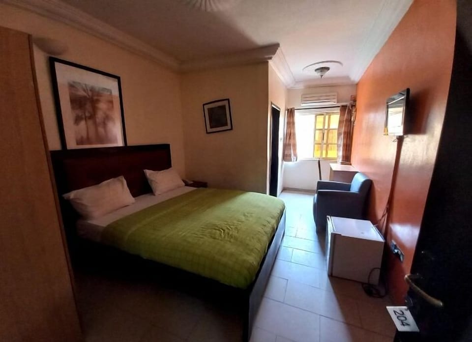 Standard Double Room | 5 bedrooms, minibar, in-room safe, desk
