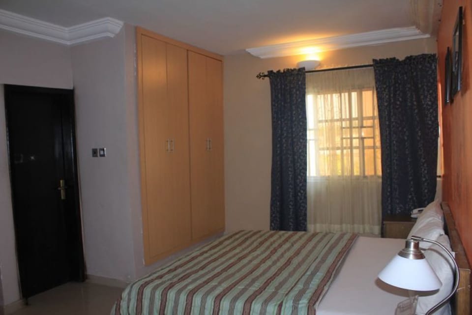 Executive Room | 5 bedrooms, minibar, in-room safe, desk