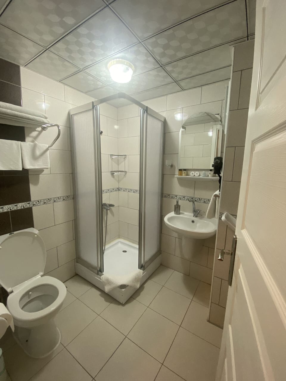 Triple Room | Bathroom | Shower, hair dryer, bathrobes, towels