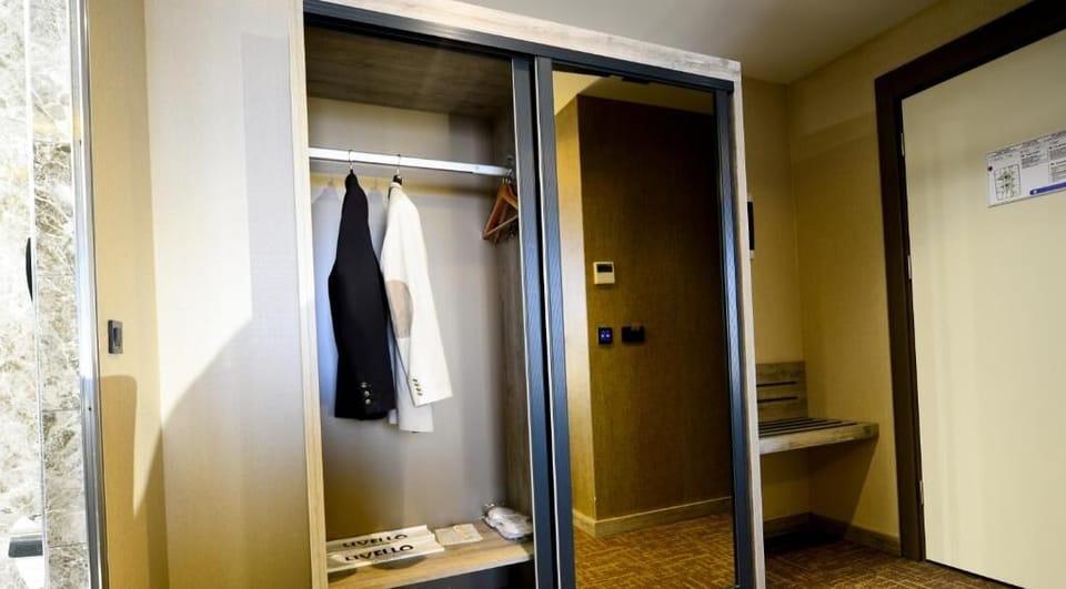 Standard Double Room | In-room safe, soundproofing, free WiFi, bed sheets