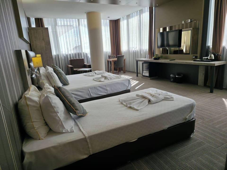 Deluxe Triple Room | In-room safe, soundproofing, free WiFi, bed sheets