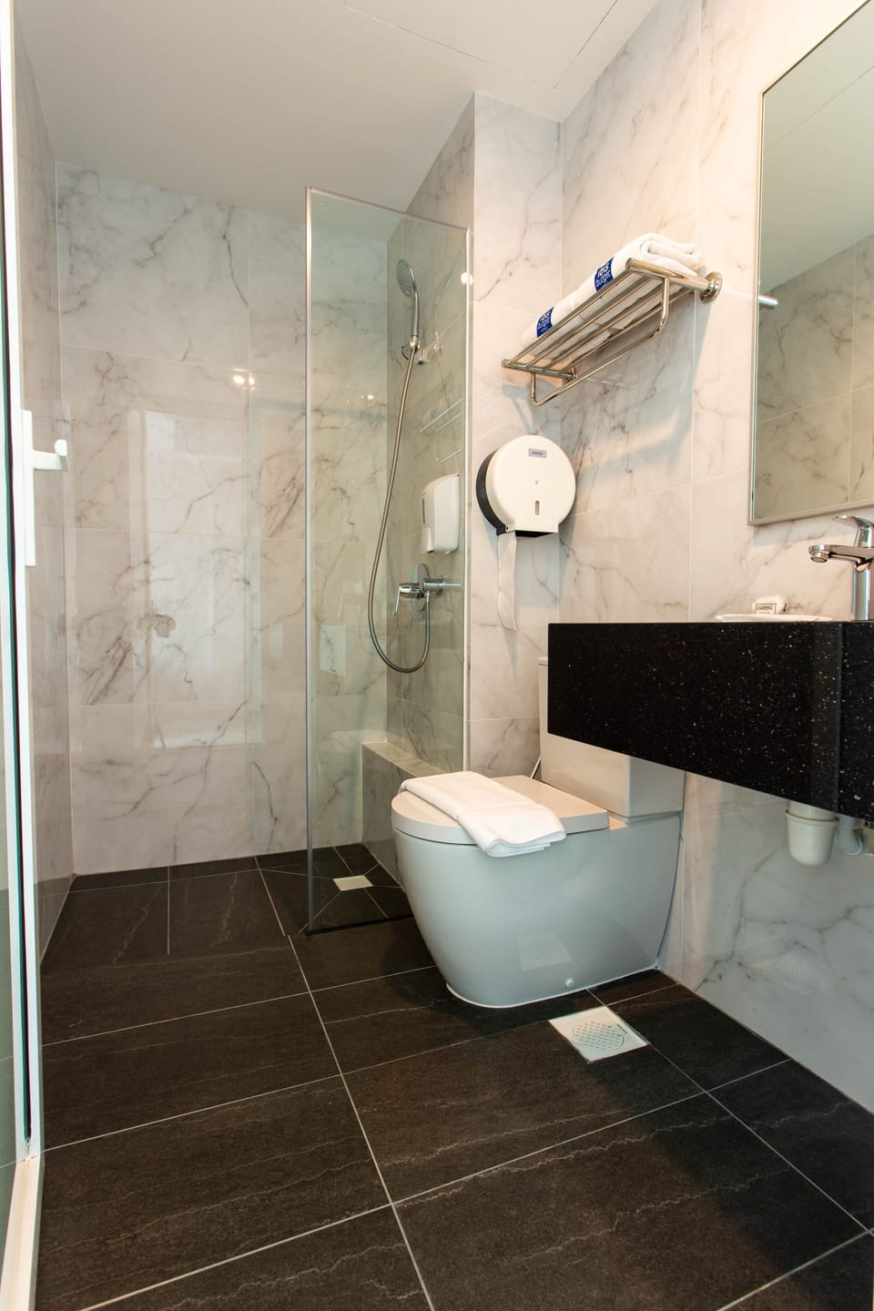 Deluxe Double Room, 1 Double Bed | Bathroom | Shower, hair dryer, towels