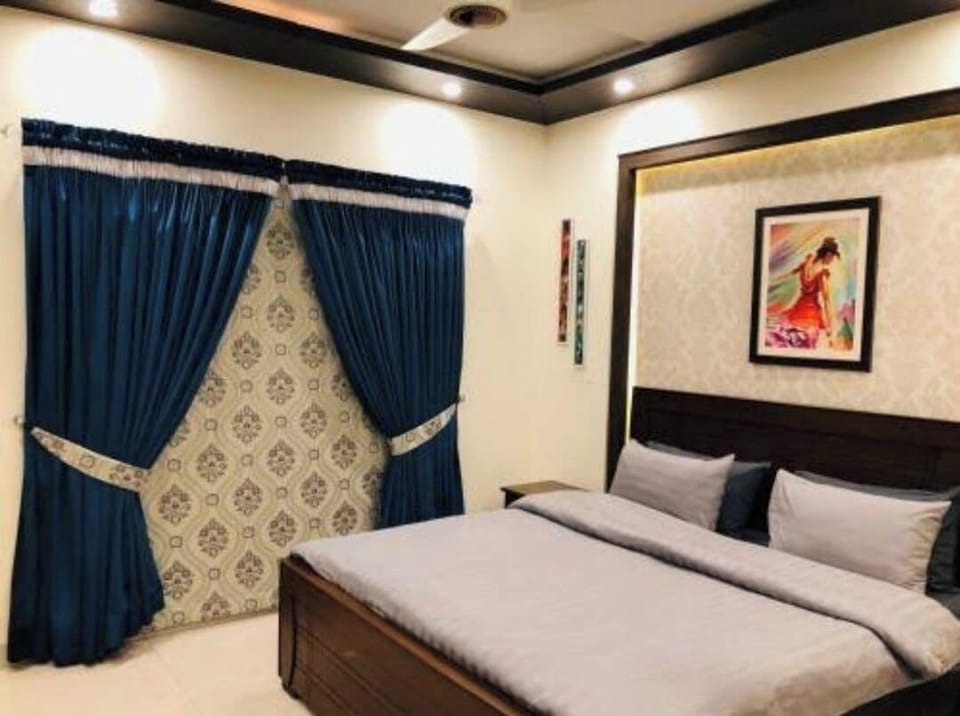 Minibar, soundproofing, free WiFi, wheelchair access