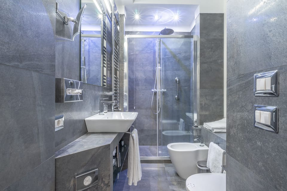 Superior Double Room | Bathroom | Free toiletries, hair dryer, slippers, bidet