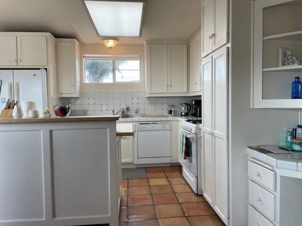 3 Bedroom Downtown Pismo Beach Vacation Rental House Sleeps 8