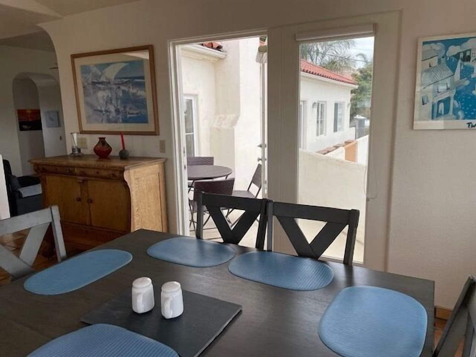 3 Bedroom Downtown Pismo Beach Vacation Rental House Sleeps 8