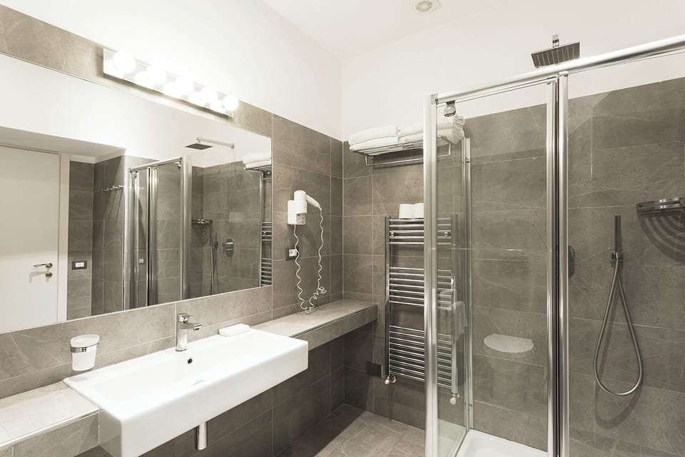 Premium Quadruple Room | Bathroom | Shower, rainfall showerhead, hair dryer, bidet