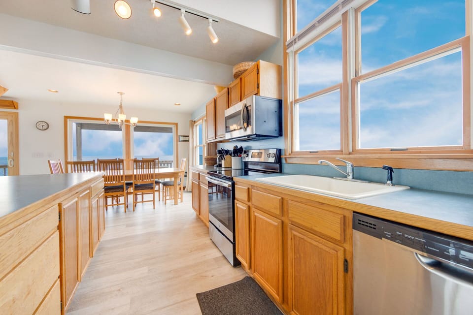 07-Surf-Or-Sound-Realty-1068-Ultra-Sound-Kitchen-02
