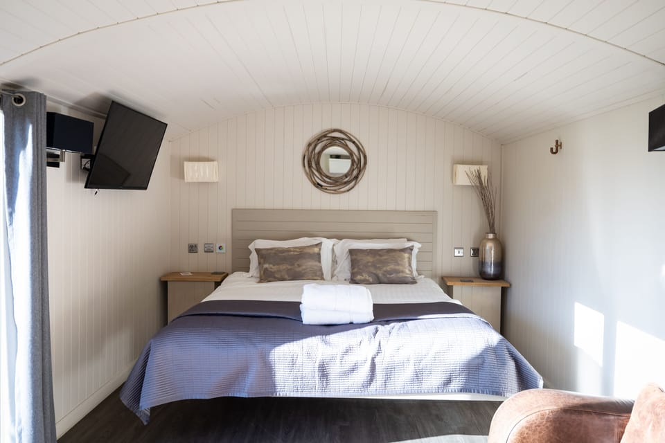 Deluxe Cabin | Iron/ironing board, WiFi (free)