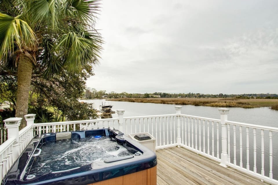 Unwind in the 4 person Hot Tub Overlooking the River