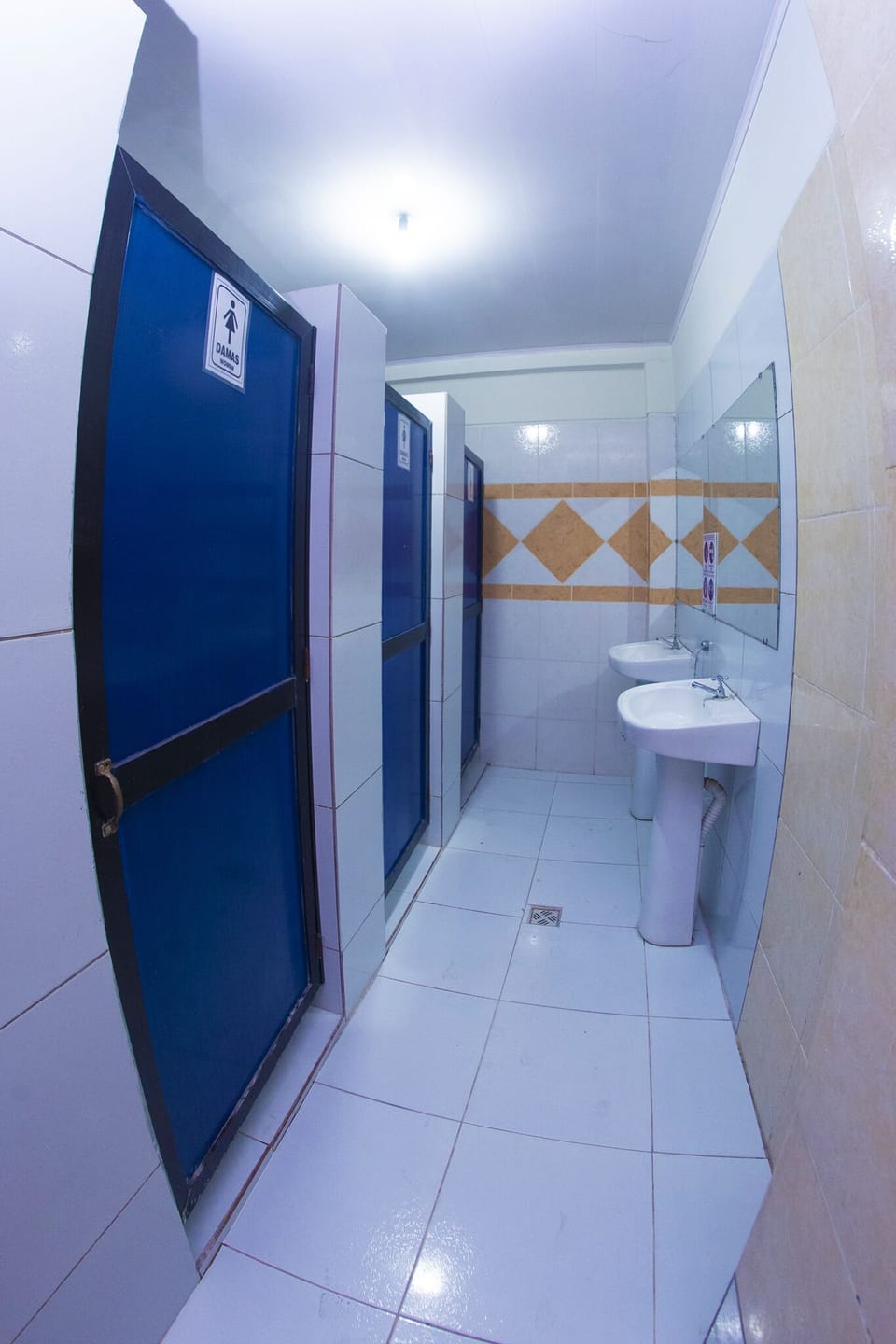 residencial francia - Hostel Hostel in Santa Cruz de la Sierra