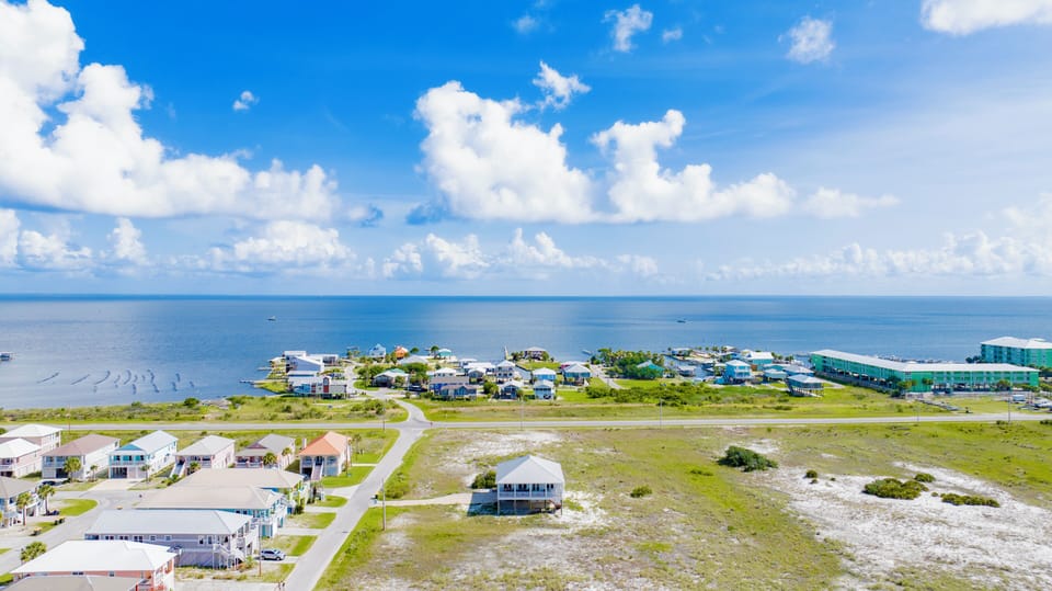Nestled directly between the Gulf and Mobile Bay