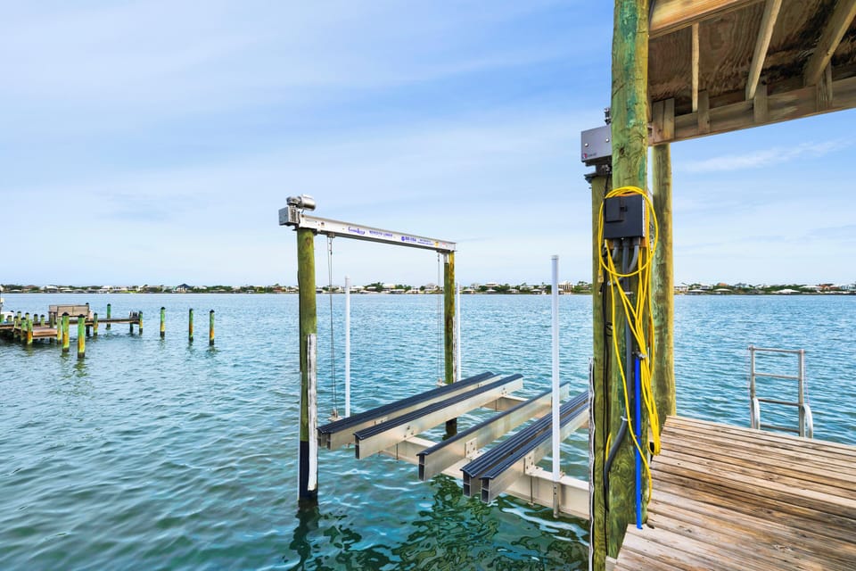 Private boat lift available for guest use