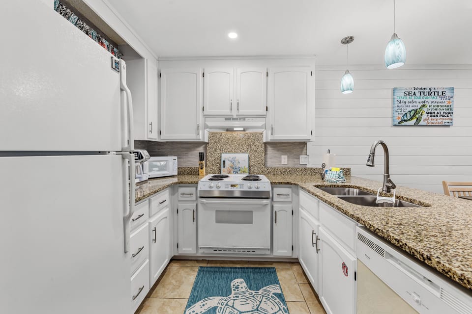 Townhome, Multiple Beds, Balcony, Garden View (25 Chateau Road) | Private kitchen | Fridge, microwave, oven, stovetop