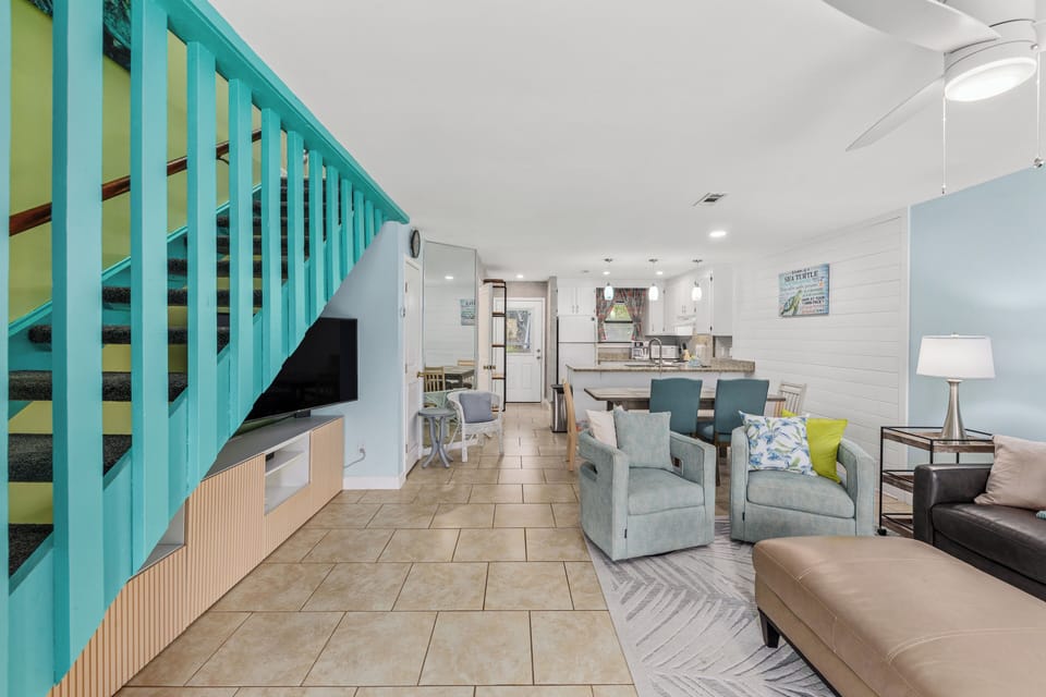 Townhome, Multiple Beds, Balcony, Garden View (25 Chateau Road) | Living area | 40-inch TV with cable channels