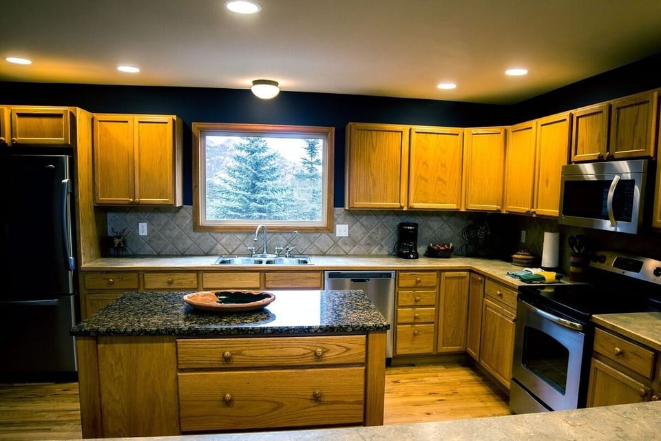 Townhome, 3 Bedrooms | Private kitchen | Fridge, oven, coffee/tea maker, toaster
