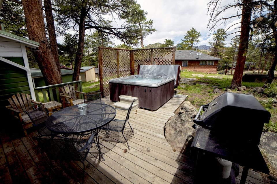 Cabin, 3 Bedrooms | BBQ/picnic area