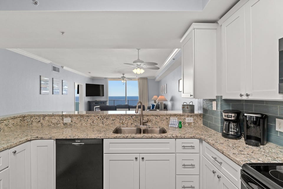 Condo, Multiple Beds, Balcony, Ocean View | Private kitchen | Fridge, microwave, oven, stovetop