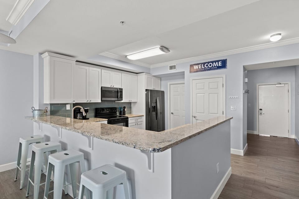 Condo, Multiple Beds, Balcony, Ocean View | Private kitchen | Fridge, microwave, oven, stovetop