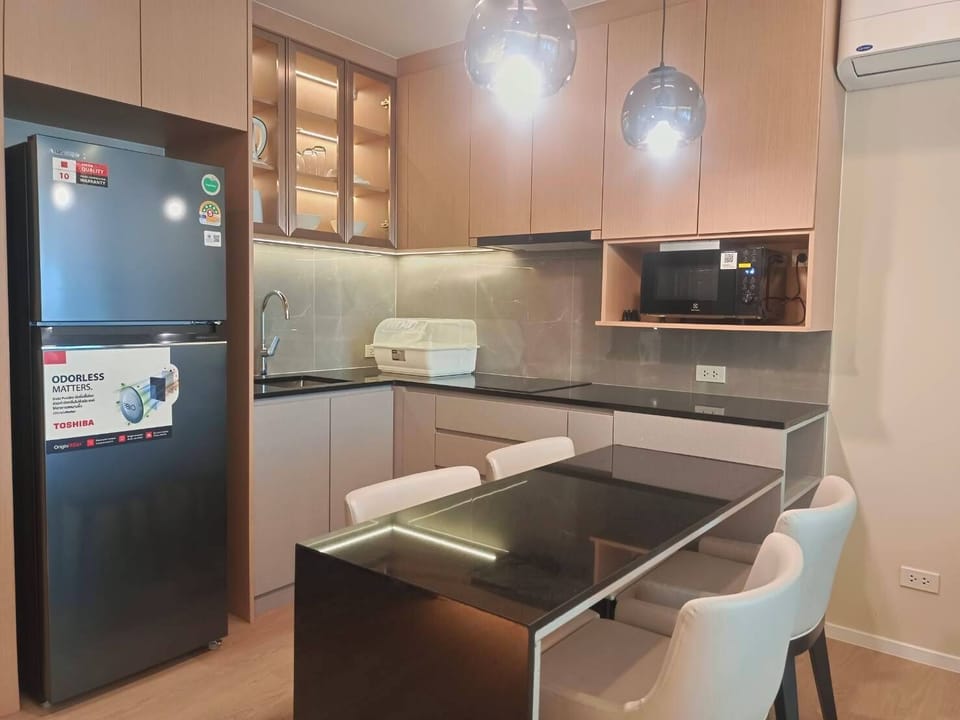 Suite, 1 Bedroom | Private kitchen | Stovetop