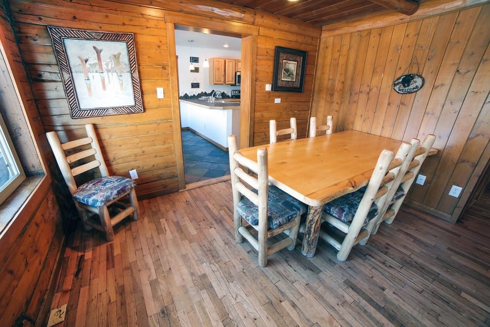 Cabin, 3 Bedrooms | Dining