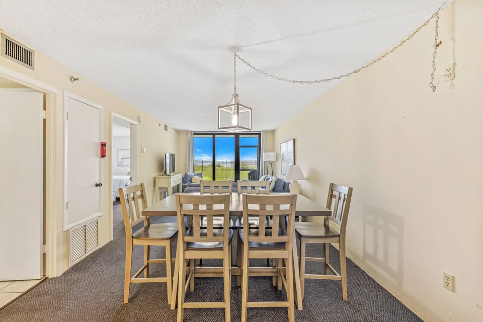 The dining room table accommodates up to 6 guests.