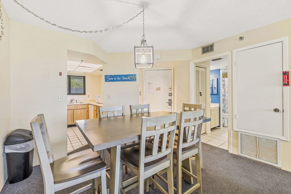 The dining room table accommodates up to 6 guests.
