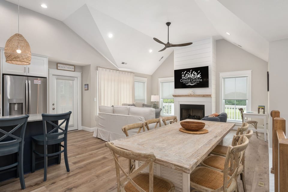 LS14: Shelly Shores | TL Dining, Living & Kitchen Area
