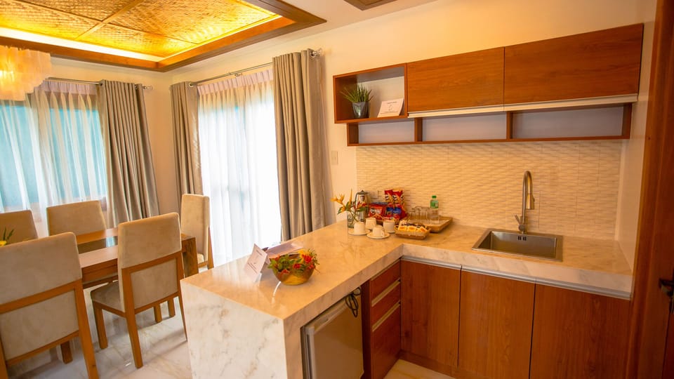 Business Room, 2 Bedrooms | In-room dining