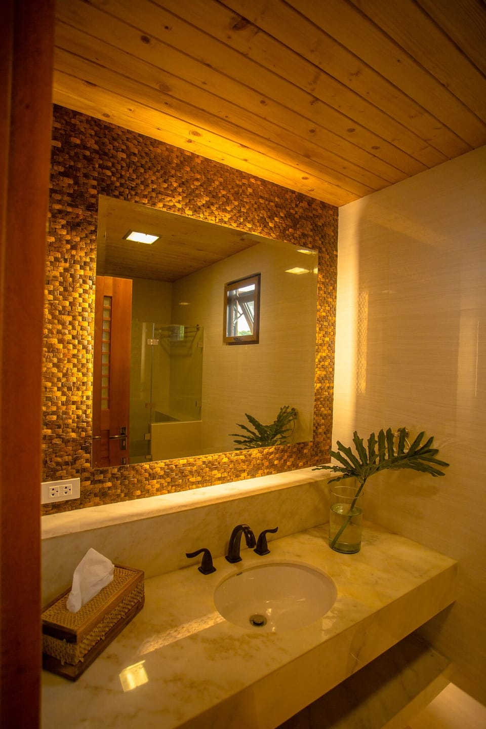 Rainfall showerhead, free toiletries, hair dryer, slippers