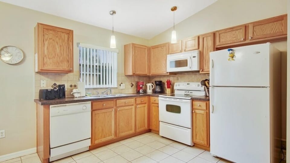 Villa, 4 Bedrooms | Private kitchen | Fridge, oven, coffee/tea maker, toaster