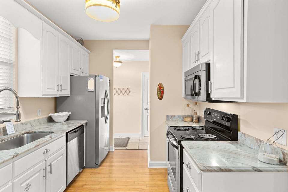 House, Multiple Beds, Private Pool, Pool View | Private kitchen | Fridge, microwave, oven, stovetop